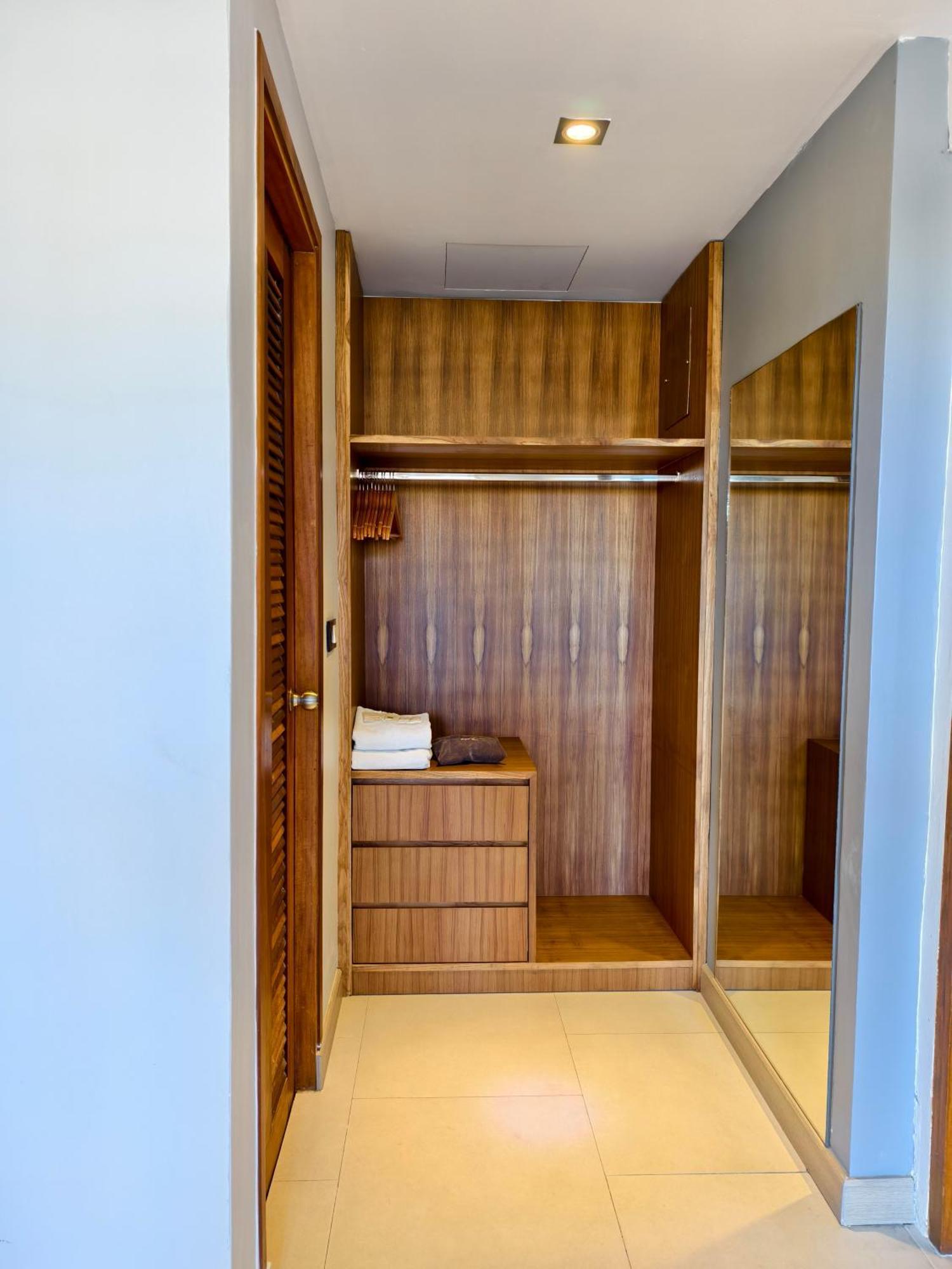 Lek Lek Samui Room X Coffee Bar 차웽 외부 사진